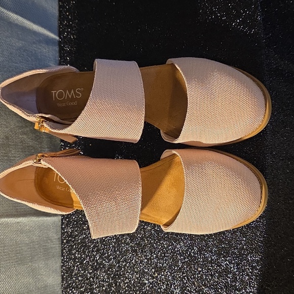 Toms Shoes - Picture 1 of 6